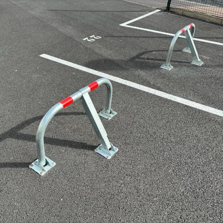 https://www.metalideal.com/3190-medium_default/barriere-ou-arceau-de-parking-3-bras.jpg